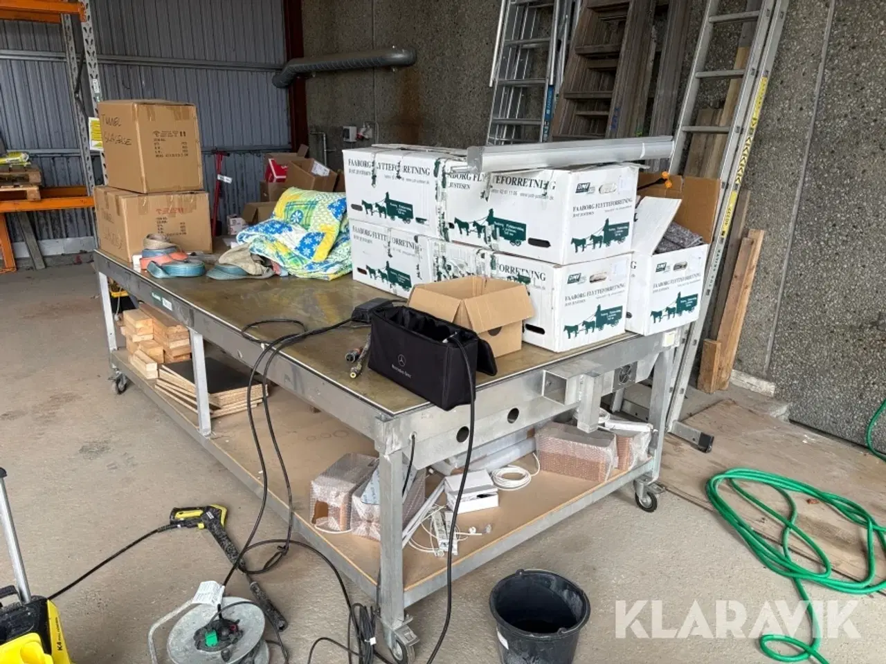 Billede 2 - Arbejdsbord på hjul uden indhold