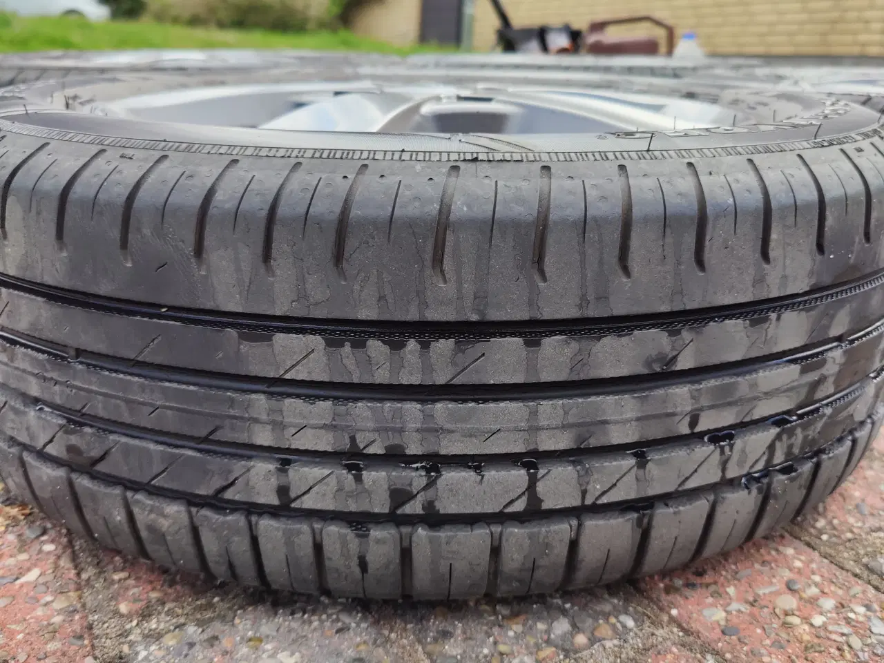 Billede 3 - 4 stk Nokian Wetproof sommerdæk på Dezent-alufælge