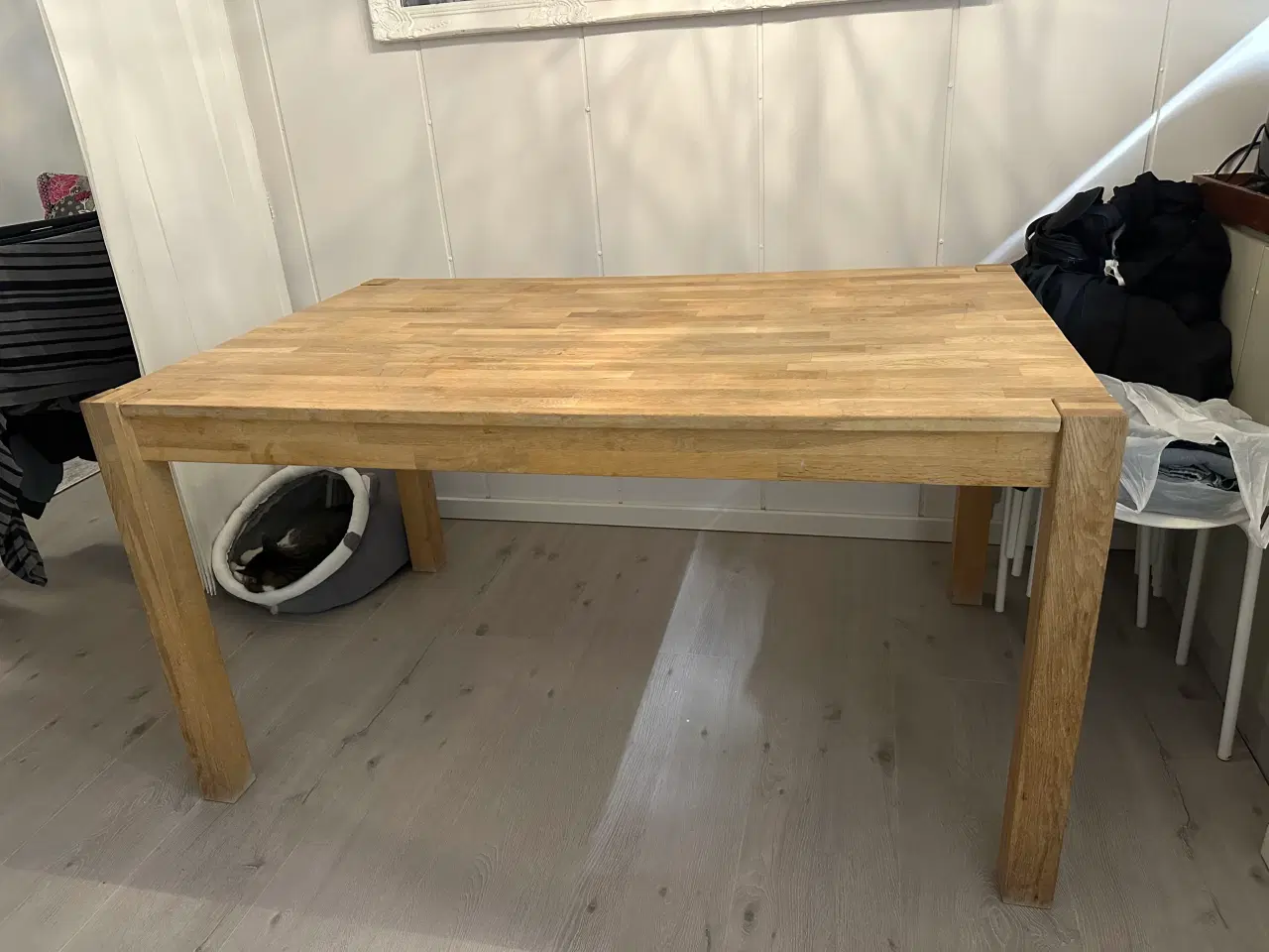 Billede 1 - Spisebord i træ
