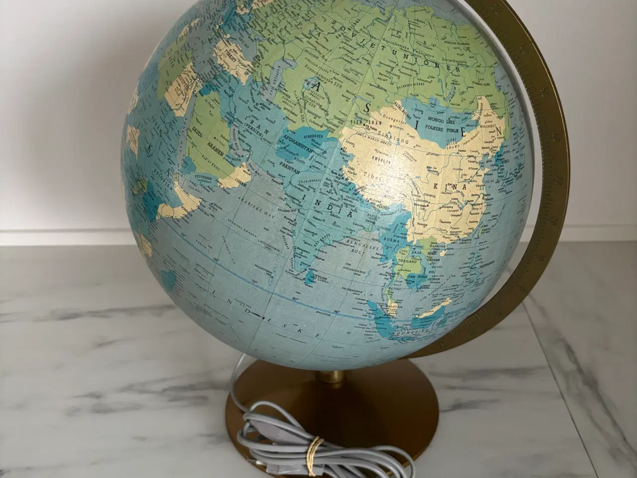 Billede 3 - Gammel Globus på messingstel.