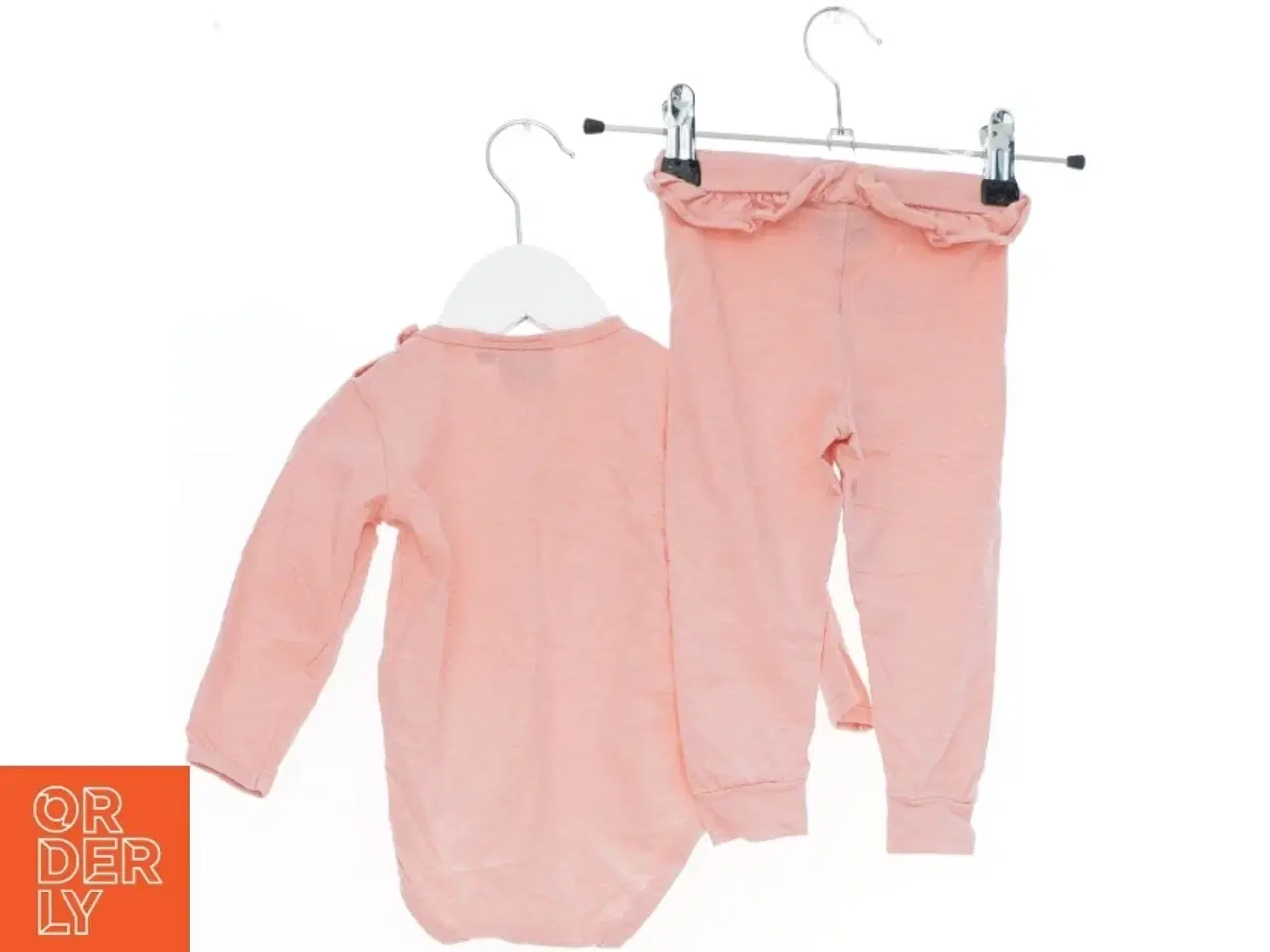 Billede 2 - Lyserød bodystocking og bukser med kattemotiv fra Petit sofieschnoor(str. 74)