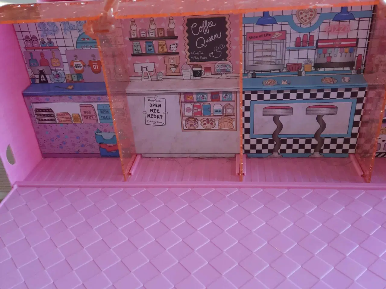 Billede 10 - LOL transporthus med figurer mm