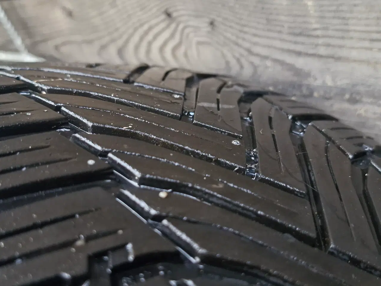 Billede 5 - Dezent 16" fælge med Michelin Alpine dæk