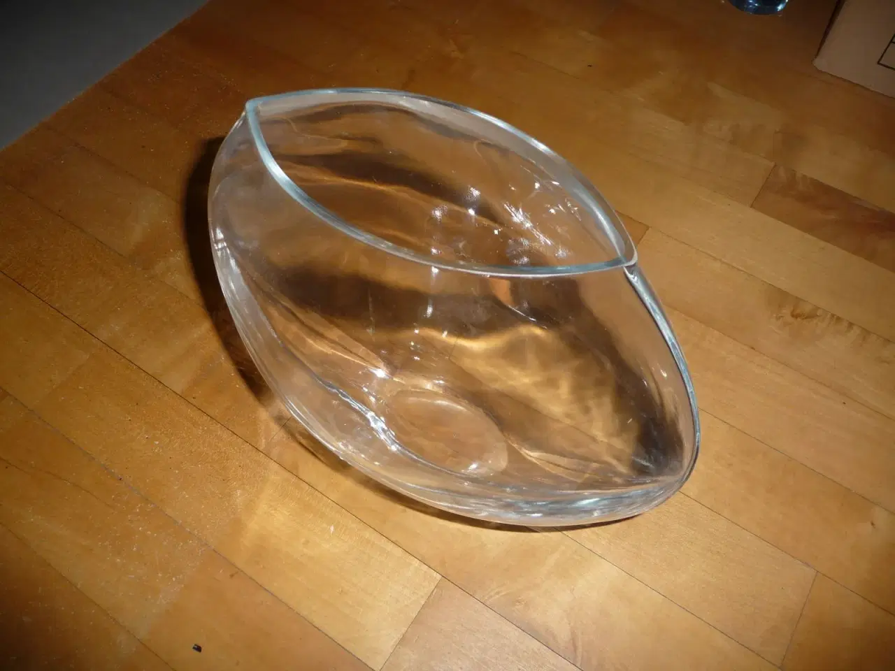 Billede 4 - oval glas vase, den er 23 cm høj, 25 cm 