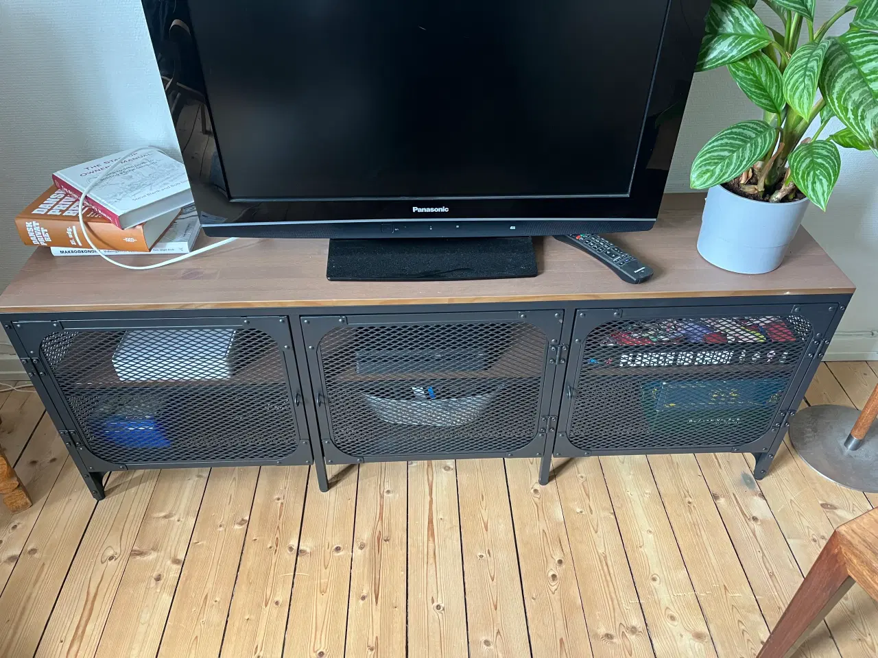 Billede 1 - TV-bord - FJÄLLBO Ikea - God stand