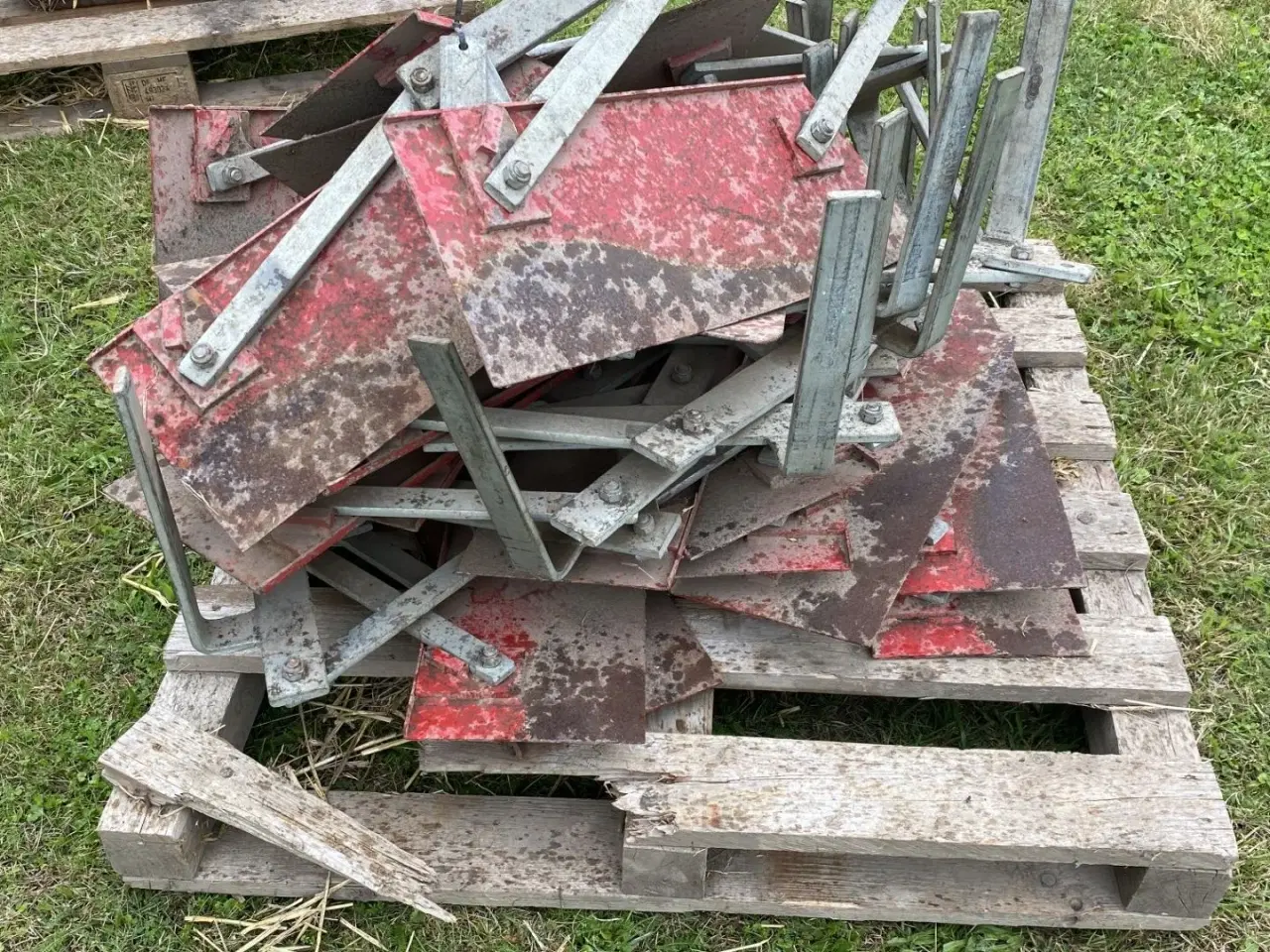 Billede 4 - Steketee 12 rækket. Der medføger plader til små afgrøder.