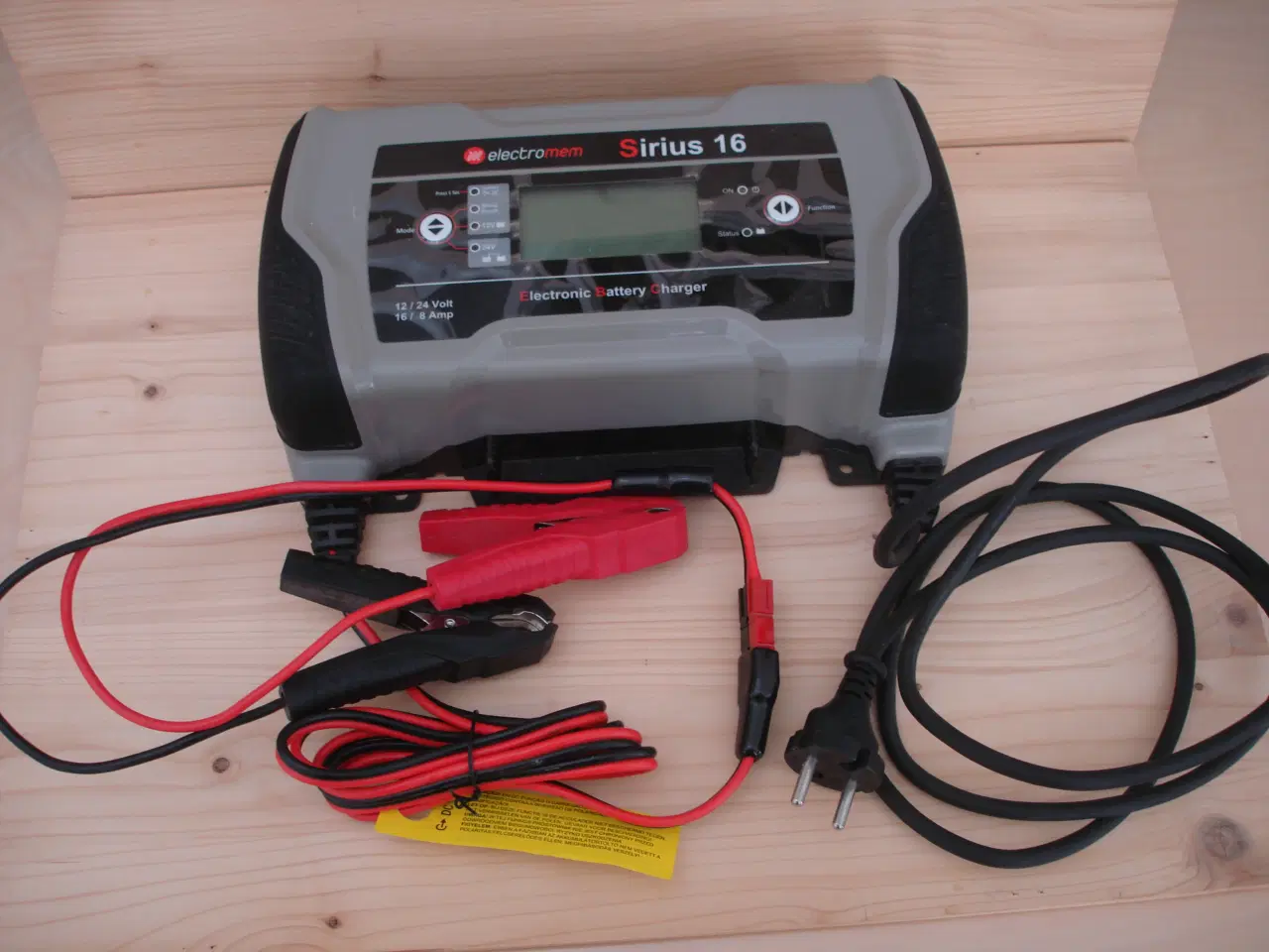 Billede 1 - Electronic Battery Changer 12/24Volt 16/8Amp