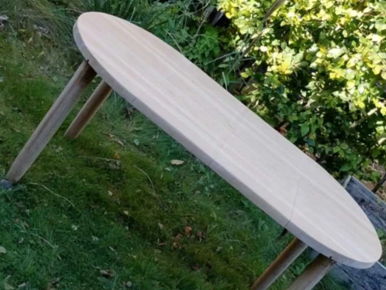 Billede 2 - Massiv rundt egetræ spisebord med tillægsplader