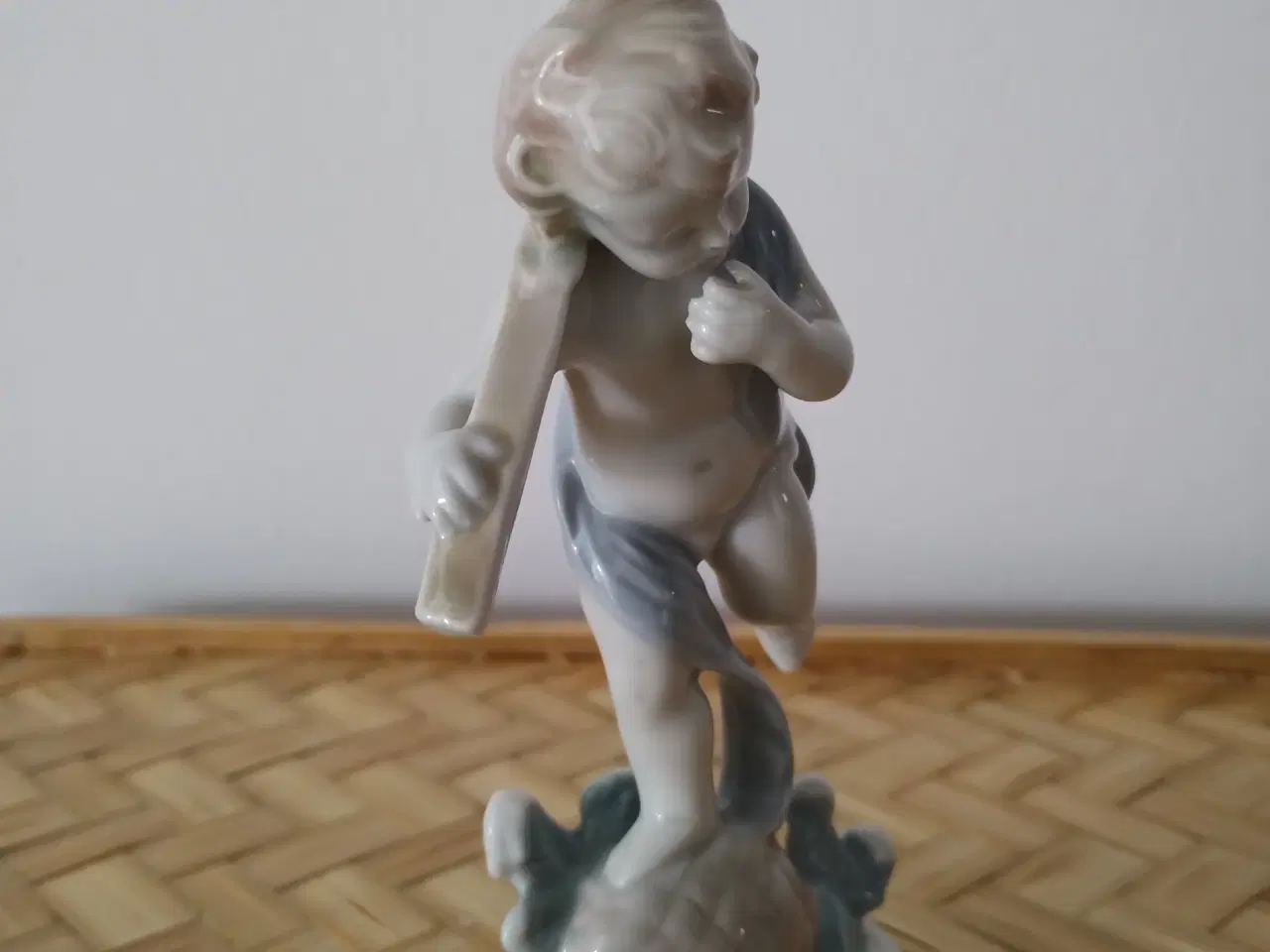 Billede 2 - Flot porcelæns figur