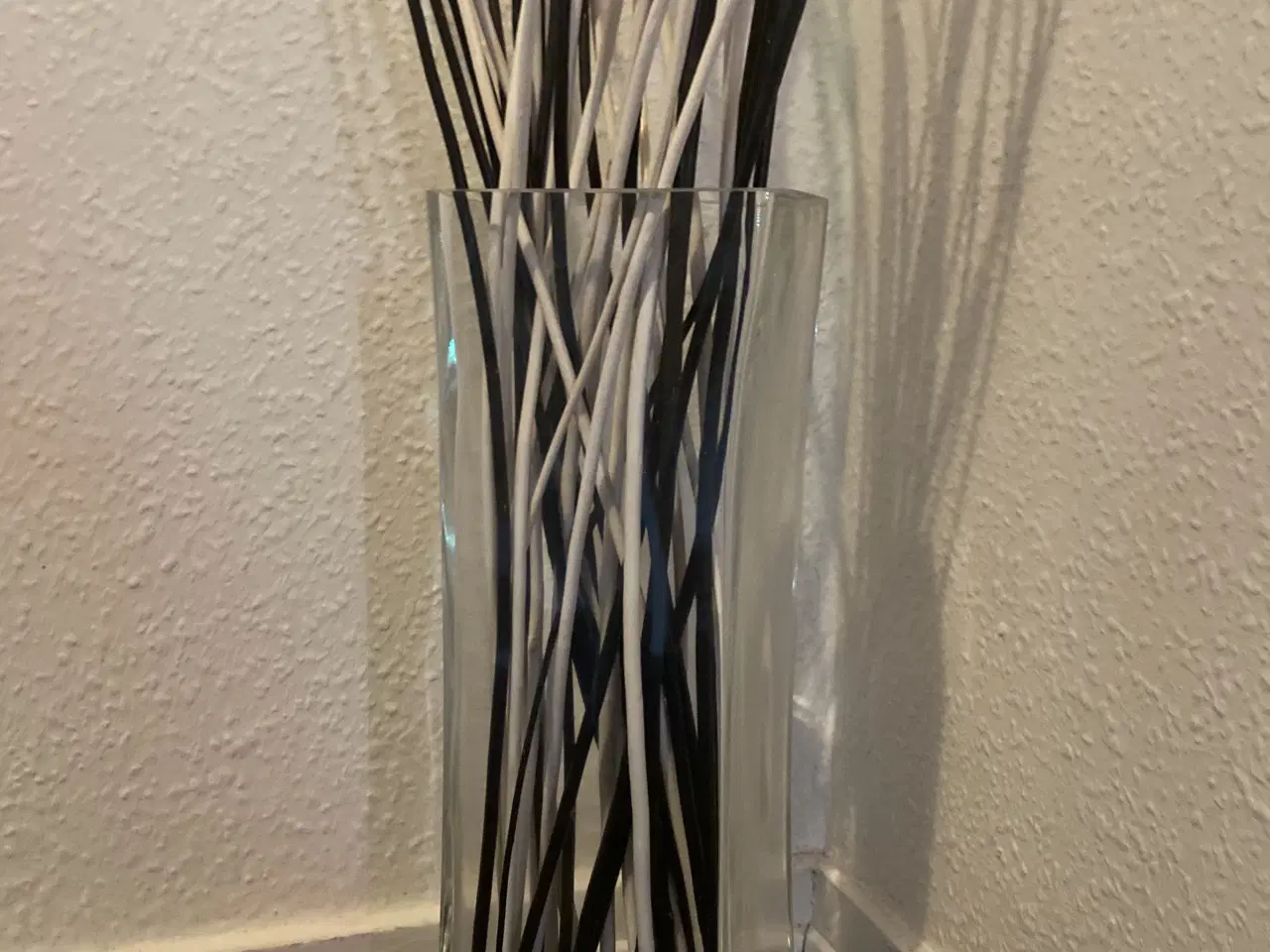 Billede 3 - Moderne vase med dekorative grene (sort/hvid)