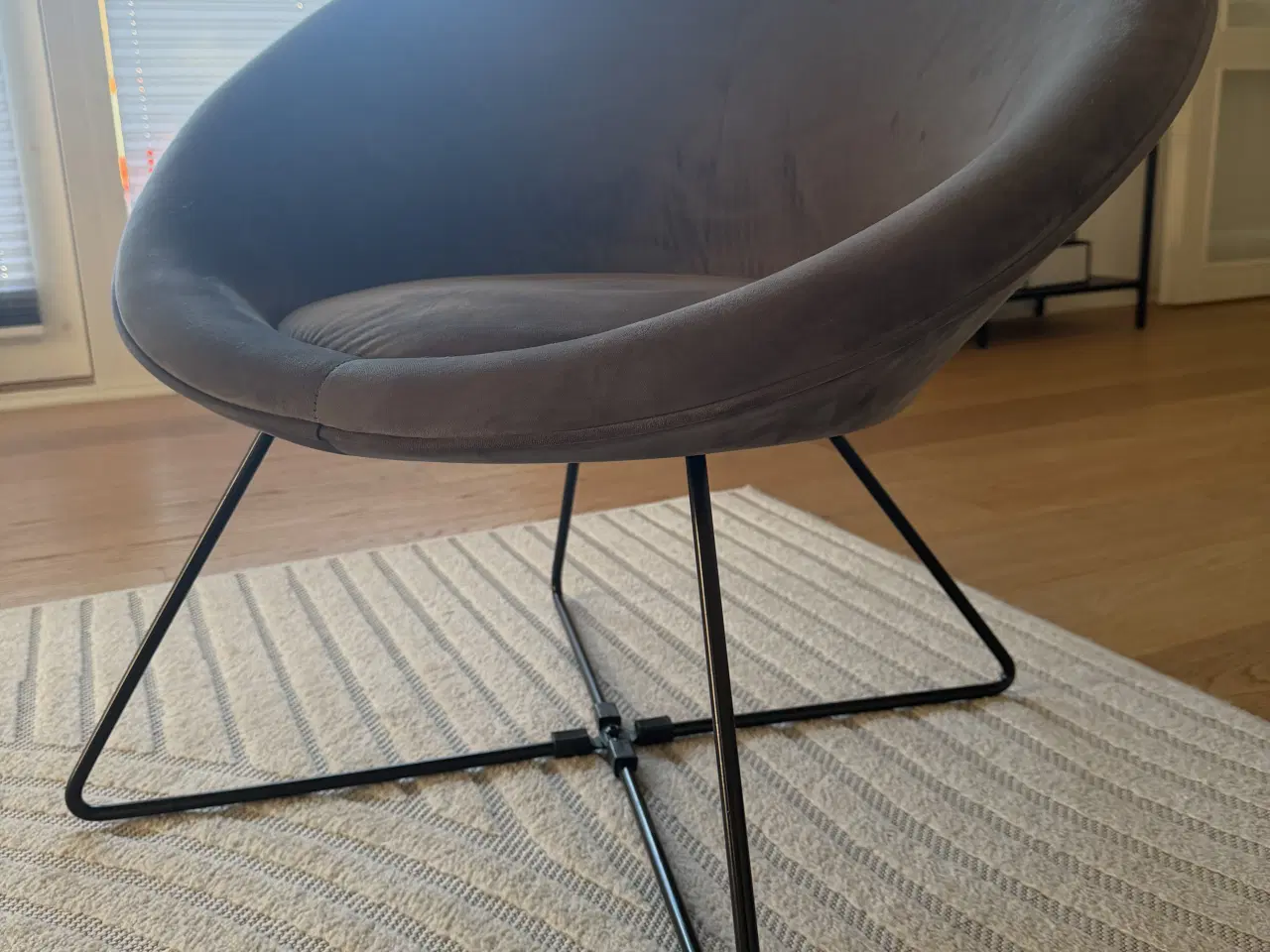 Billede 2 - Grå velour loungestol / lænestol 