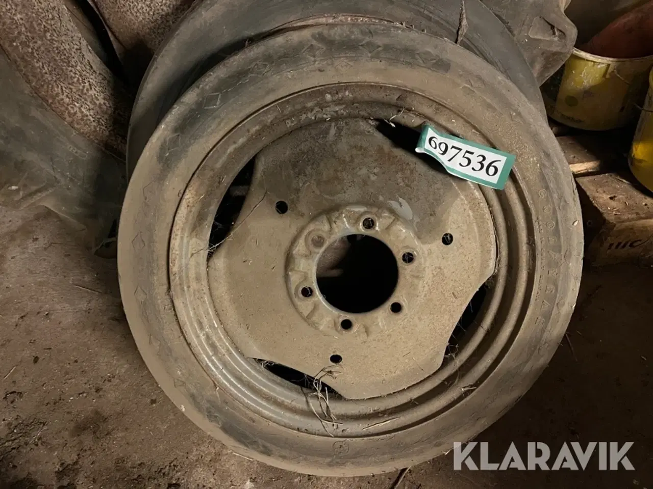 Billede 4 - Traktordæk fra Grå MF - 4 styk