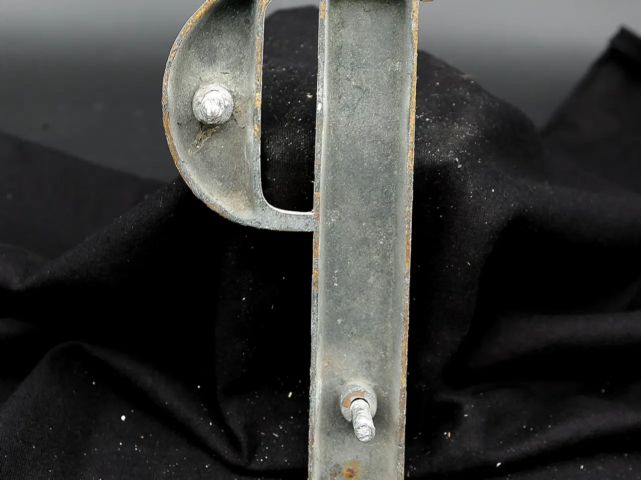 Billede 2 - Messing facadebogstav “P” – rå patina