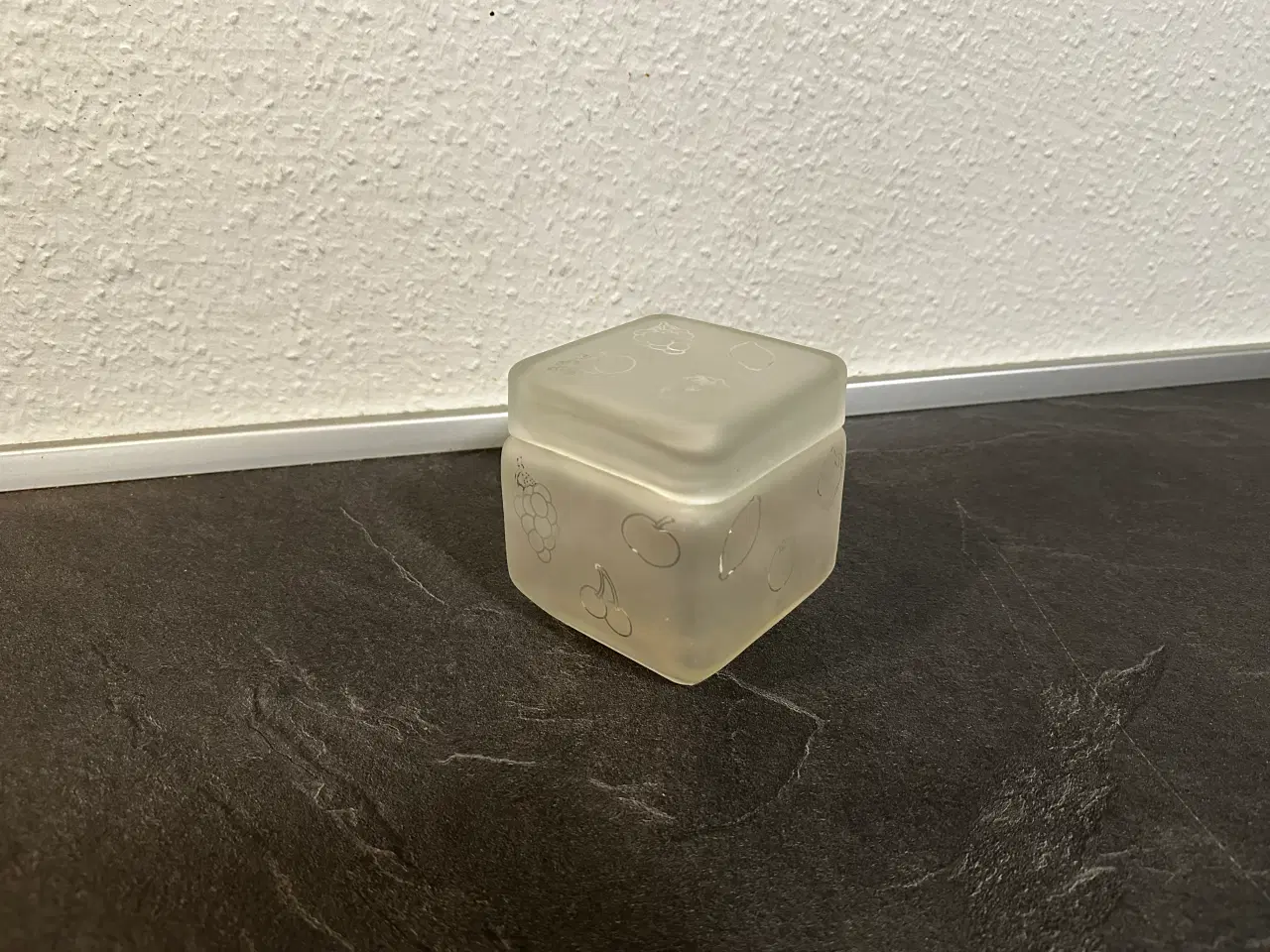 Billede 1 - Lille glas krukke med frugtmotiv