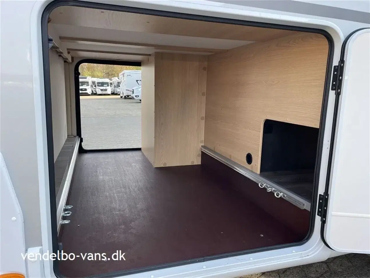 Billede 6 - 2024 - SunLight I 69 L Adventure Edition Integreret Adventure Edition med fritstående Queens Bed over garagen