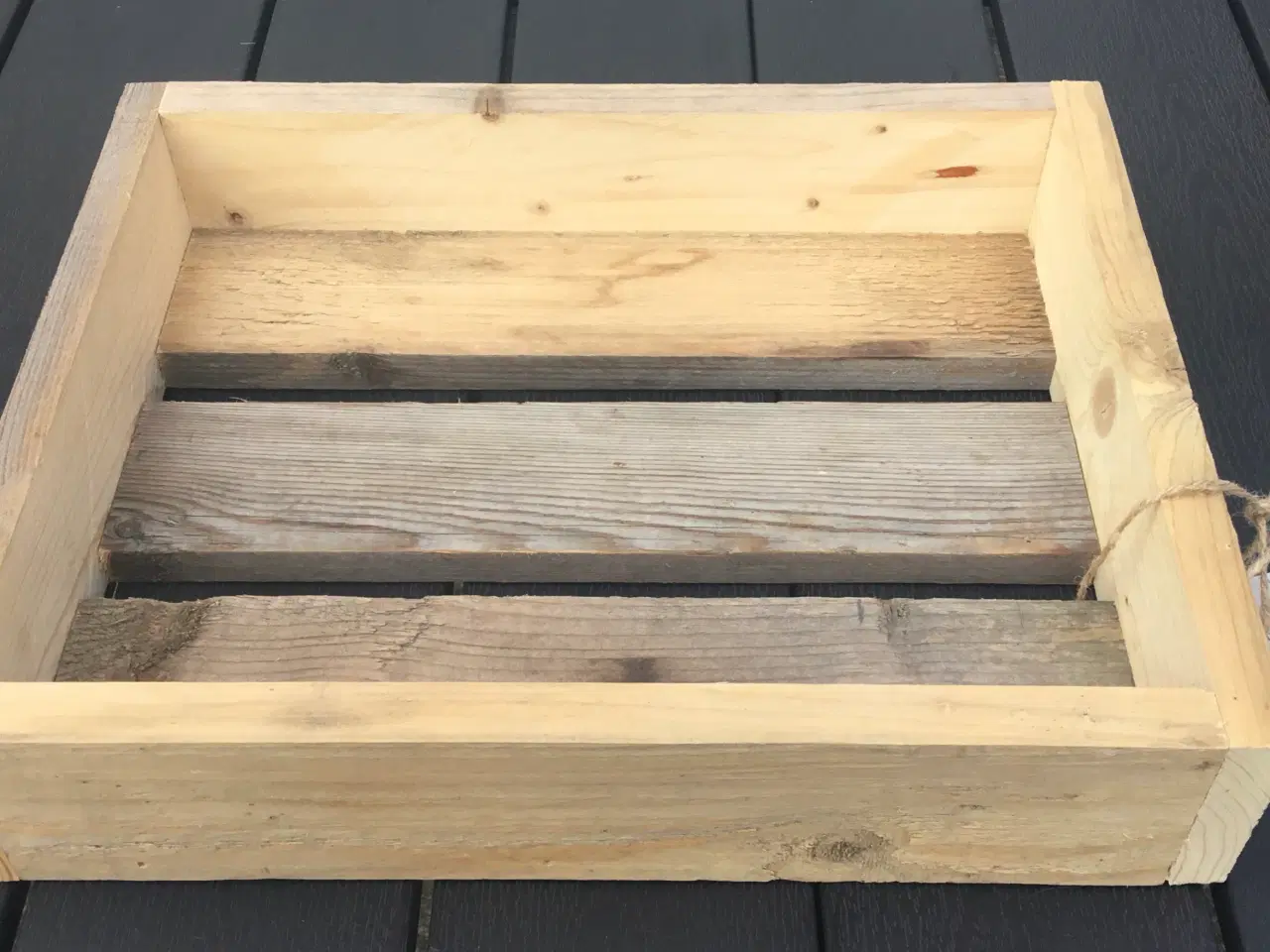 Billede 3 - Bakke i genbrugstræ fyr  29 x 36 cm