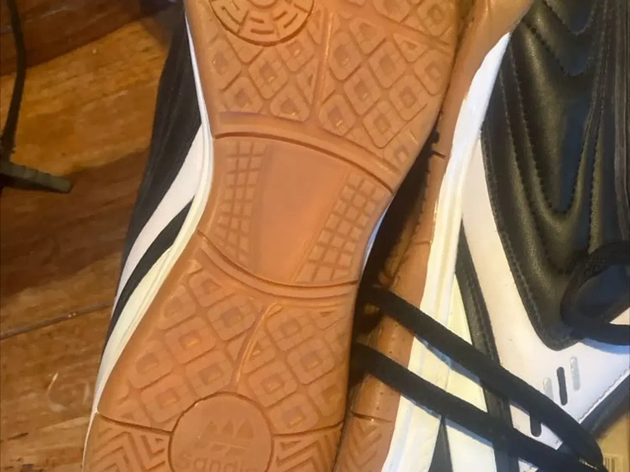 Billede 4 - Lækre indørs sko. Aldrig brugt