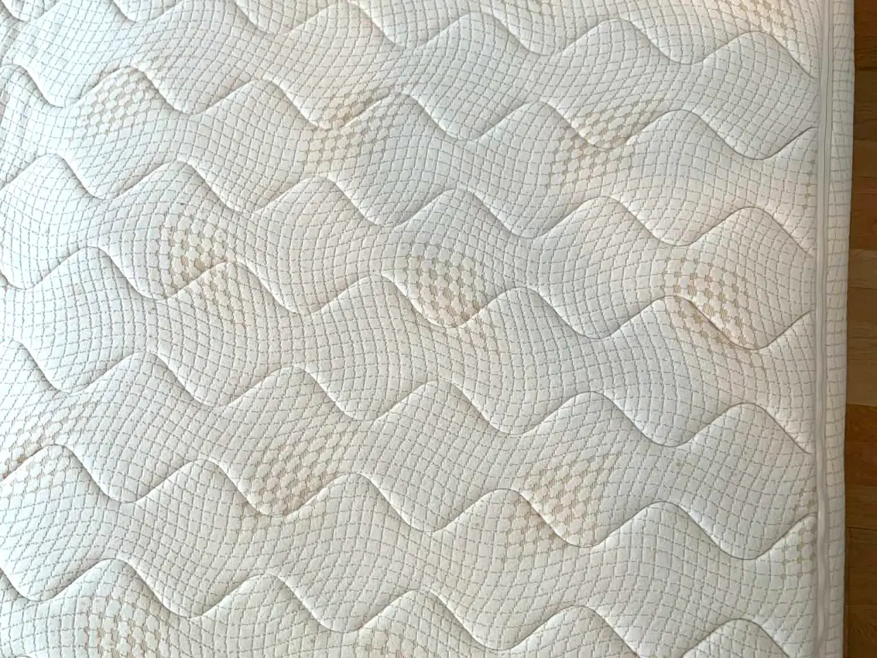 Billede 2 - Komfortabel Auping dobbelt seng med madras- både 1