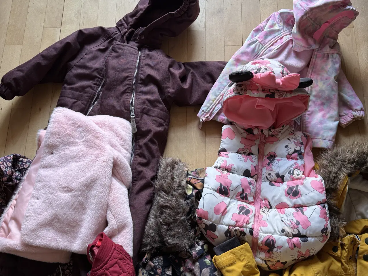 Billede 6 - Pigetøj og flyvedragt 