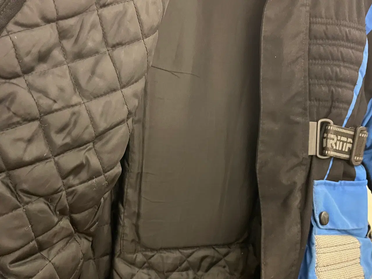 Billede 3 - Lækker Mc-jakke og mc-buks til børn