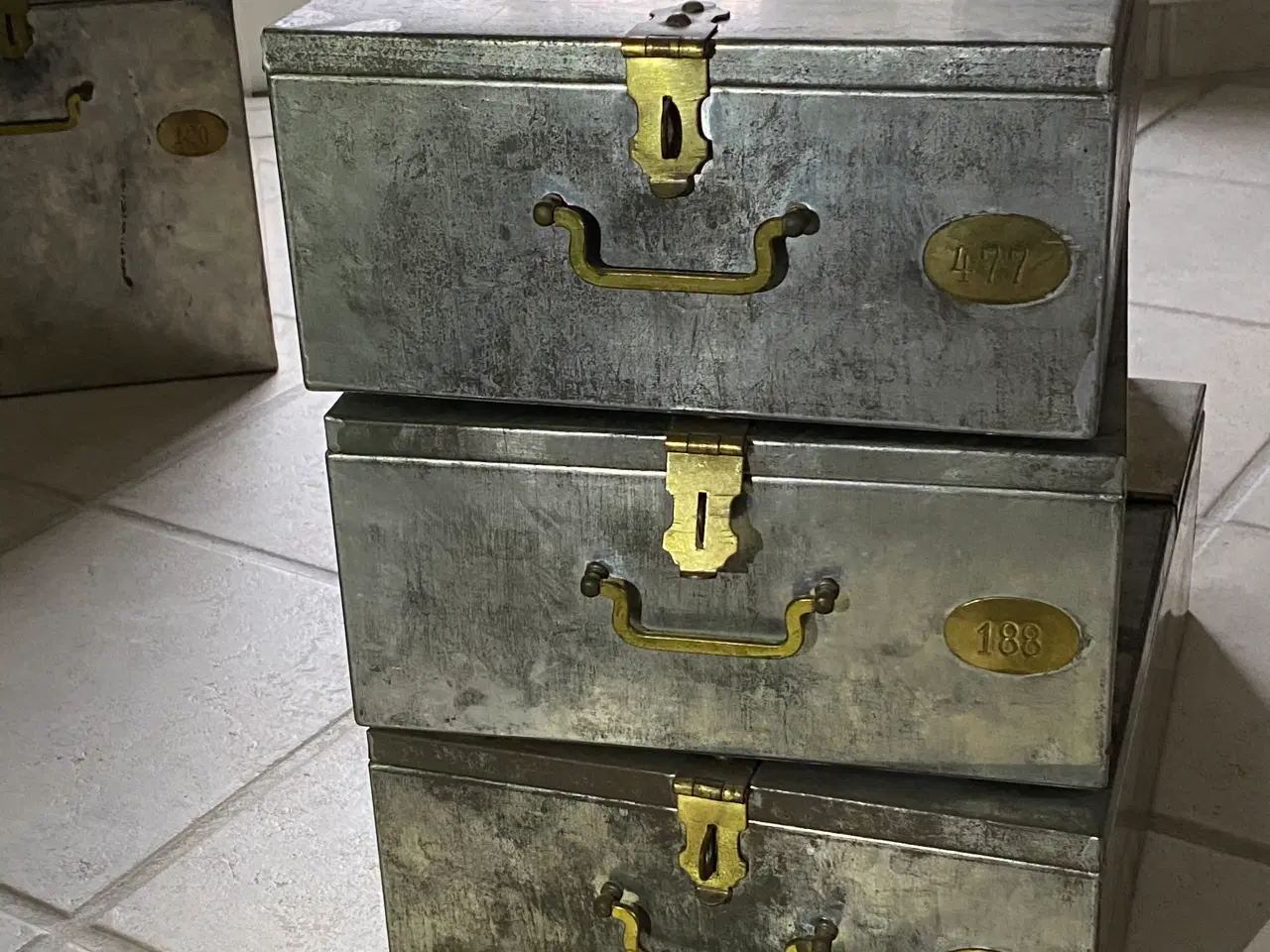 Billede 5 - Gammel bankbokse metal 12 stk