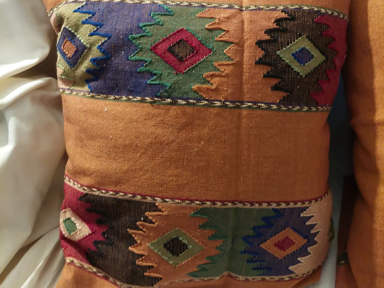 Billede 2 - pyntepuder med flot brun baggrund