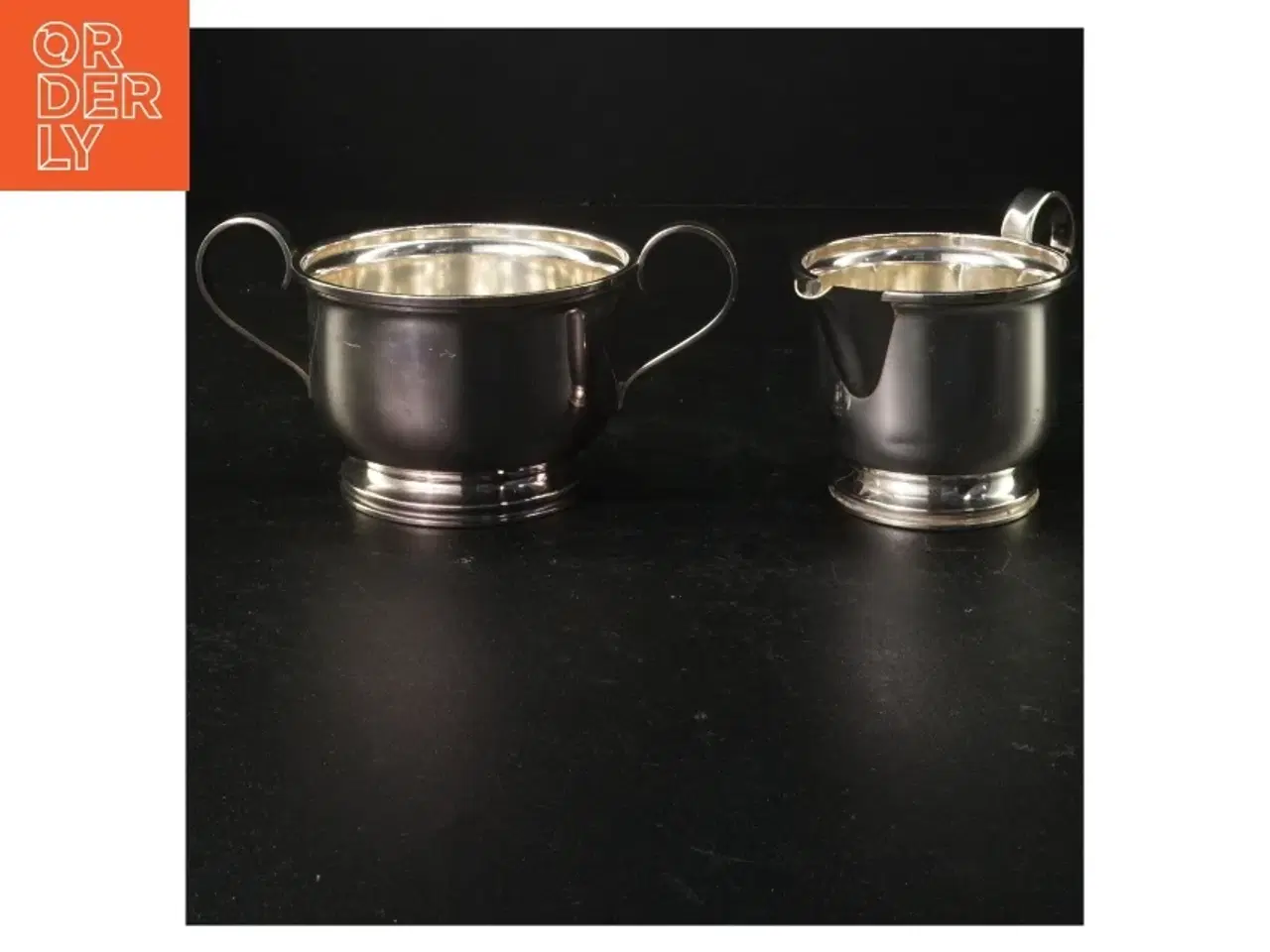 Billede 1 - Sæt af to sølvfarvet kande og skål (str. Ø 10 cm ø 8 cm)