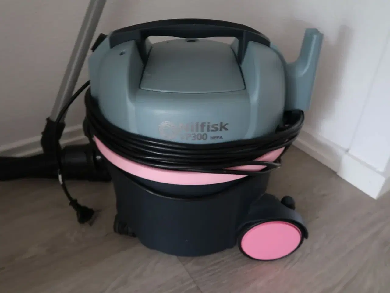Billede 2 - Støvsuger, Nilfisk VP300