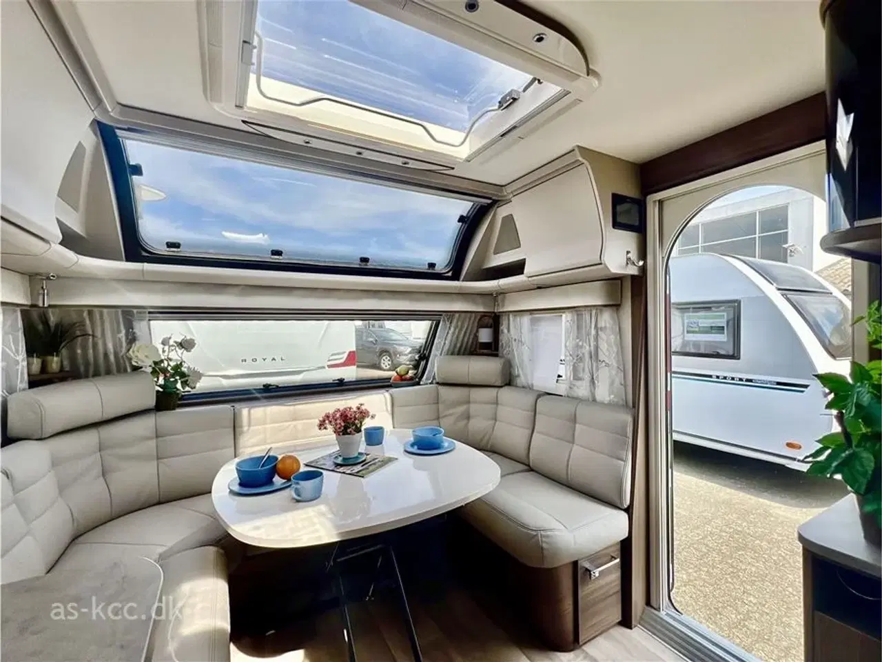 Billede 13 - 2024 - Kabe Royal 520 XL KS   KABE Royal 520 XL KS kan vejes ned til 1800 KG.