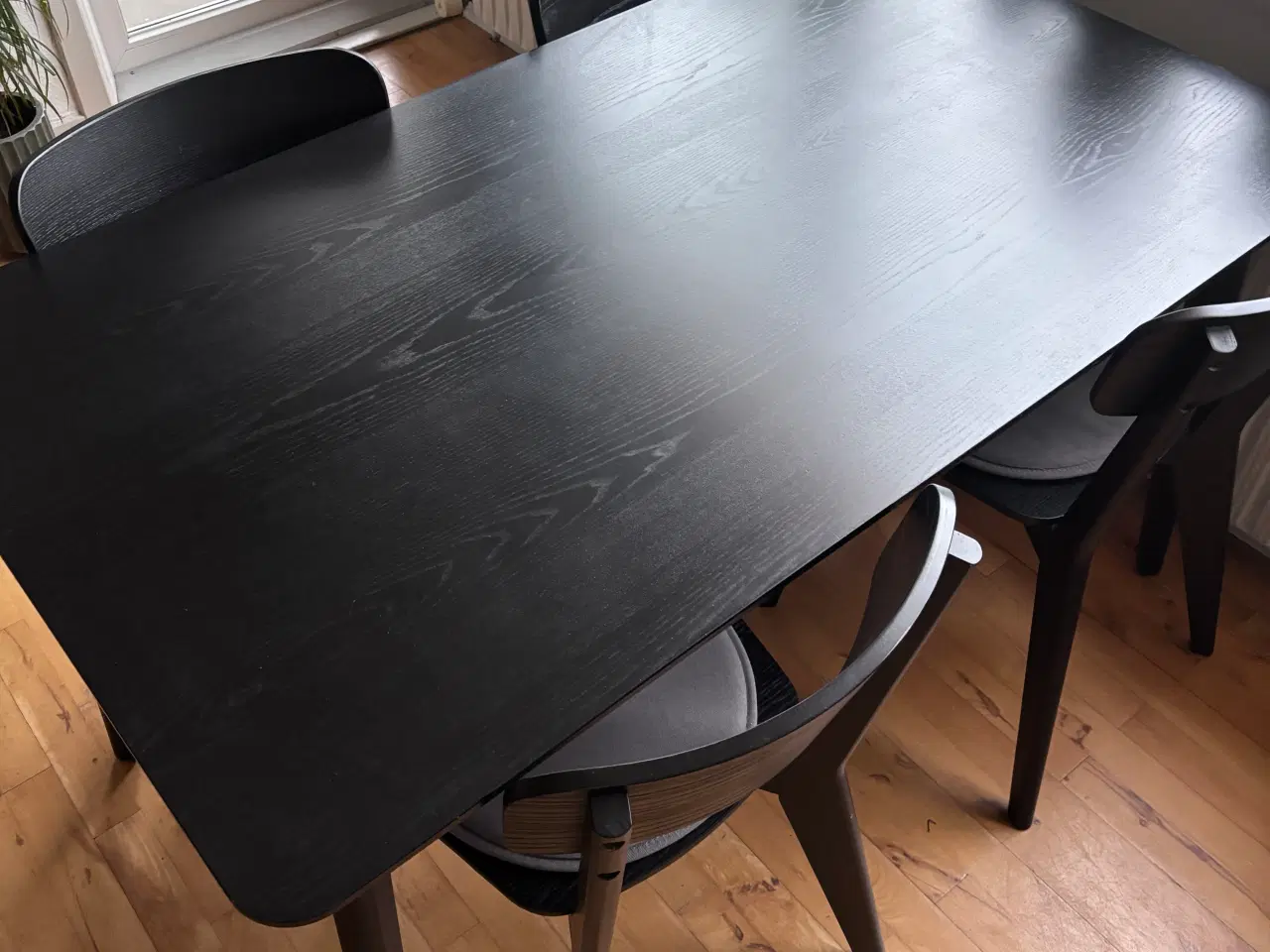 Billede 3 - Spisebord med 4 stole