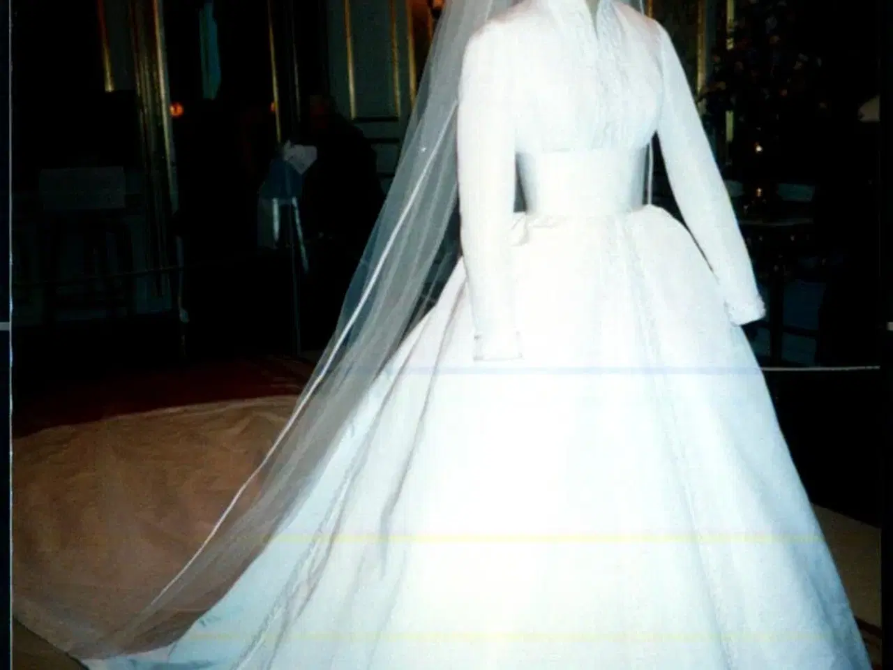 Billede 1 - Prinsesse Alexandras Brudekjole - Foto u/n - Ubrugt