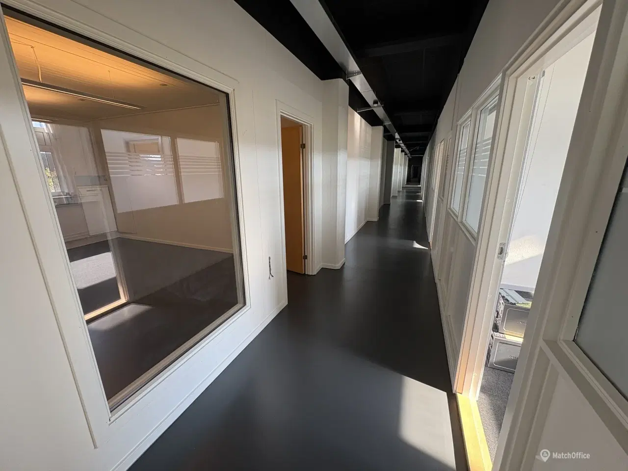 Billede 6 - 18 m2 lukket kontor i fælles kontormiljø