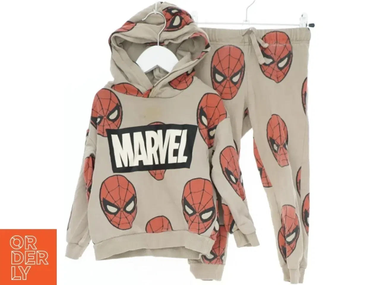 Billede 1 - Marvel sæt med hættetrøje og bukser fra H&M (str. 110)