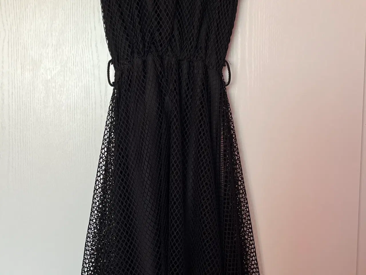 Billede 2 - Flot sort kjole 