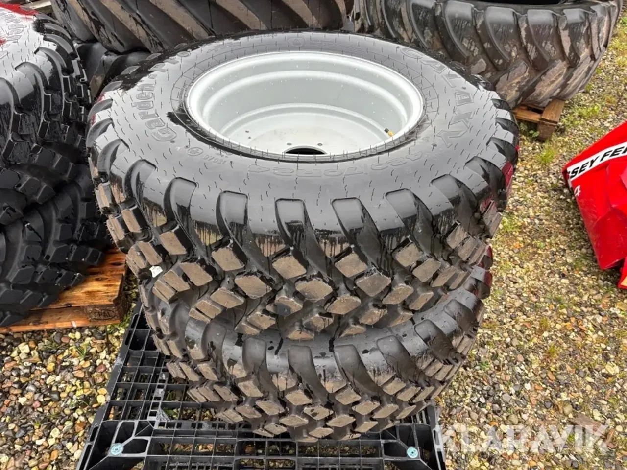 Billede 2 - Traktor Massey Ferguson 1747 4WD + Ekstra hjulsæt