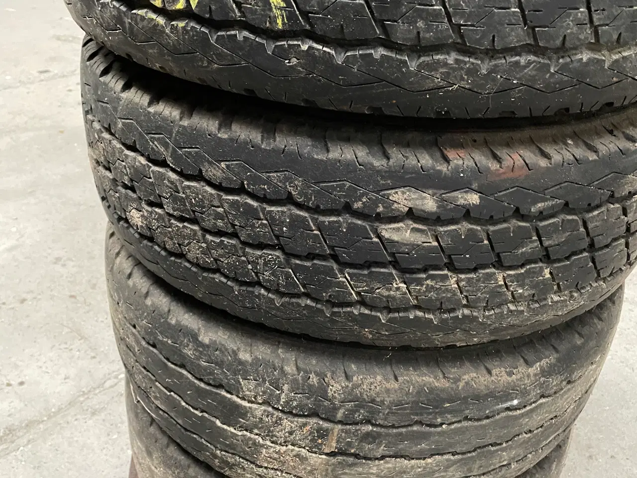 Billede 1 - Dæk med stålfælge-4 stk 215/70 R 15 bridgestone