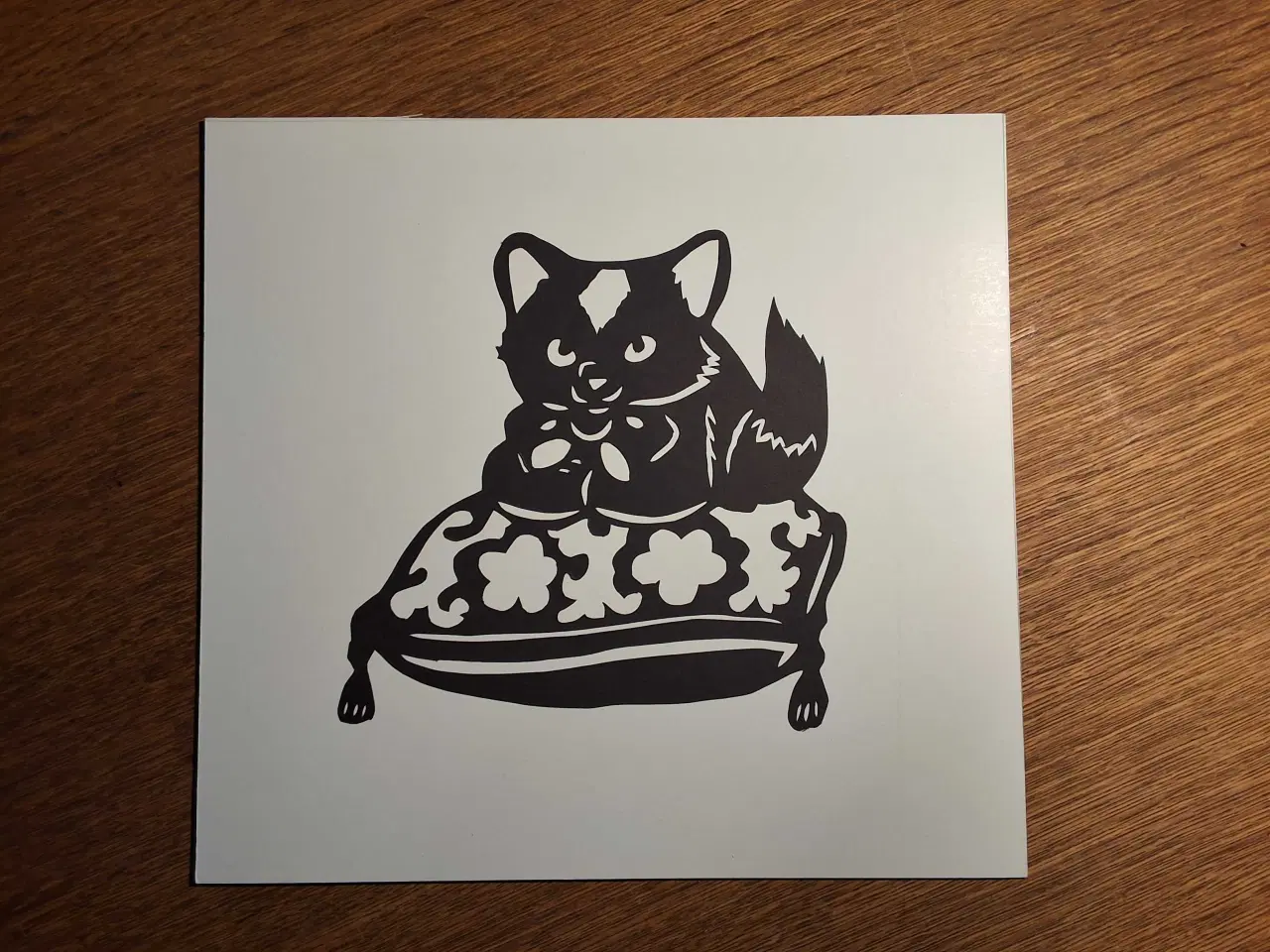 Billede 1 - PAPIRKLIP "Garfield på sin pude" på karton 32x30cm