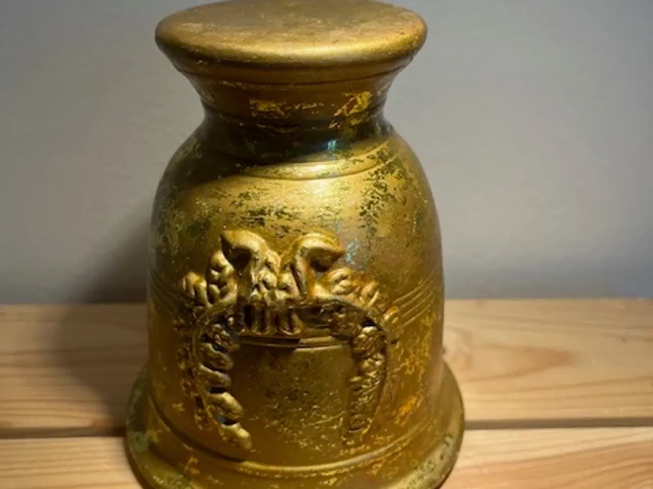 Billede 2 - Smuk patineret guldpokal / urtepotteskjuler