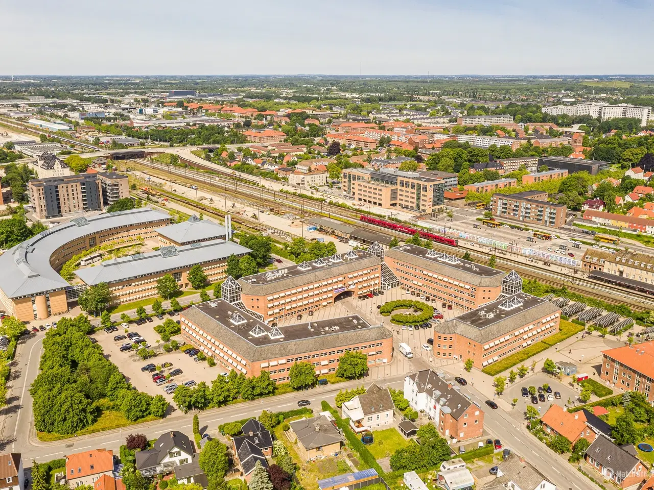 Billede 16 - 819 m² kontor med plads til 44 arbejdspladser, nem tilgængelighed og parkering.