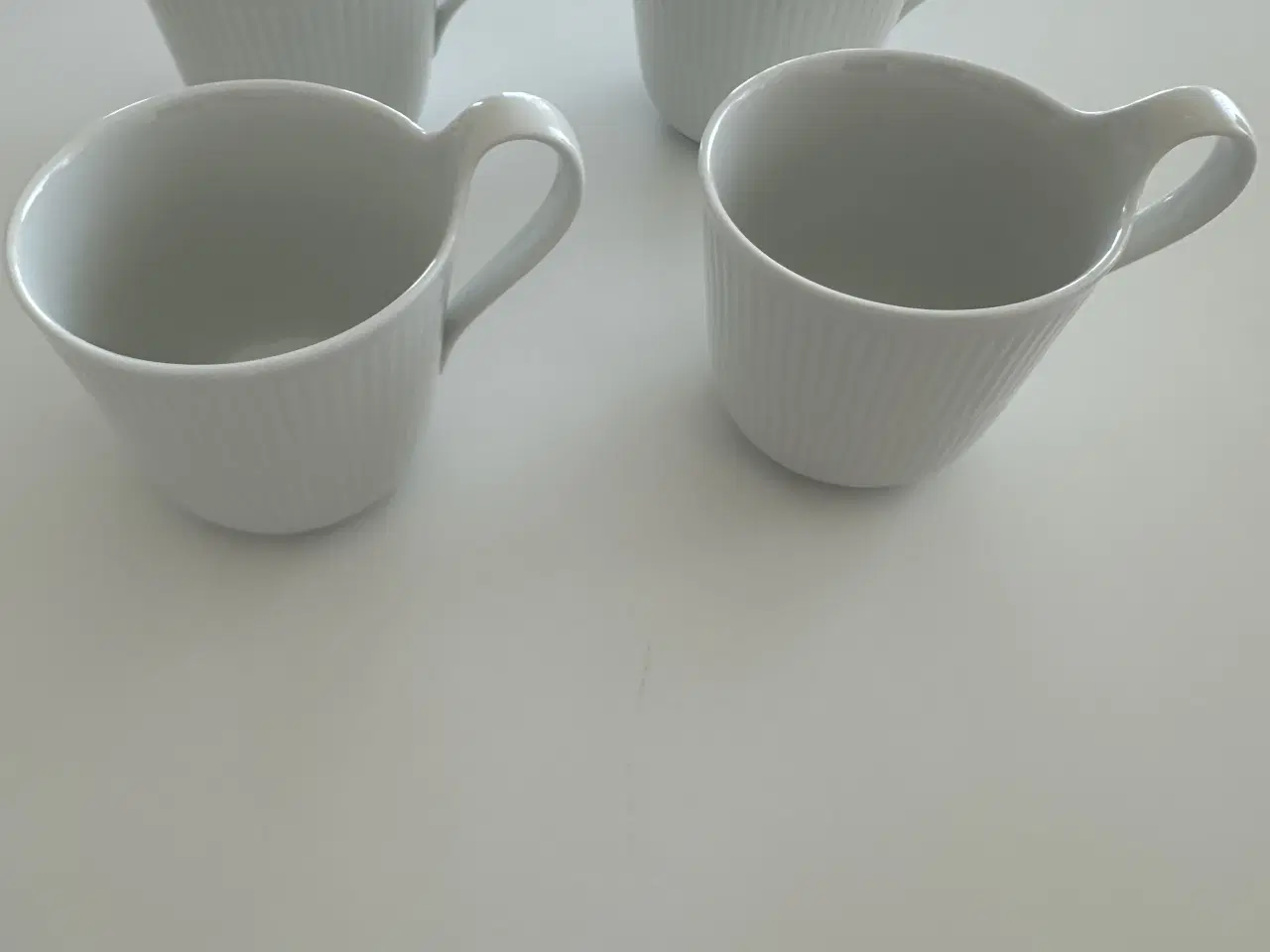Billede 1 - Royal Copenhagen Hvid Riflet Højhankskop nr 090