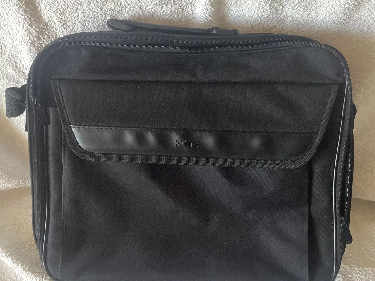 Billede 1 - Computertaske med skulderrem