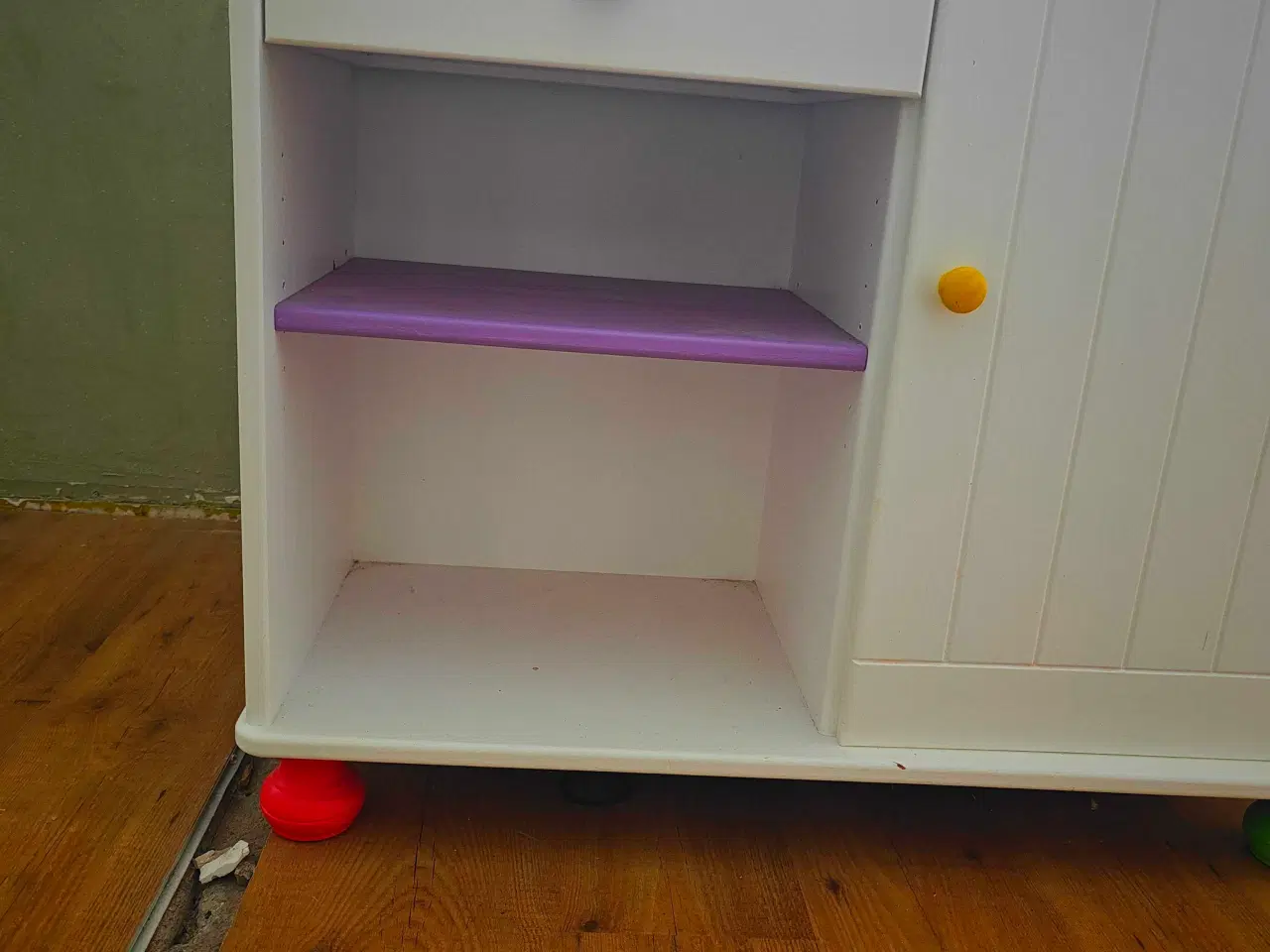 Billede 2 - Gratis puslebord – Skal hentes i dag i Taastrup!