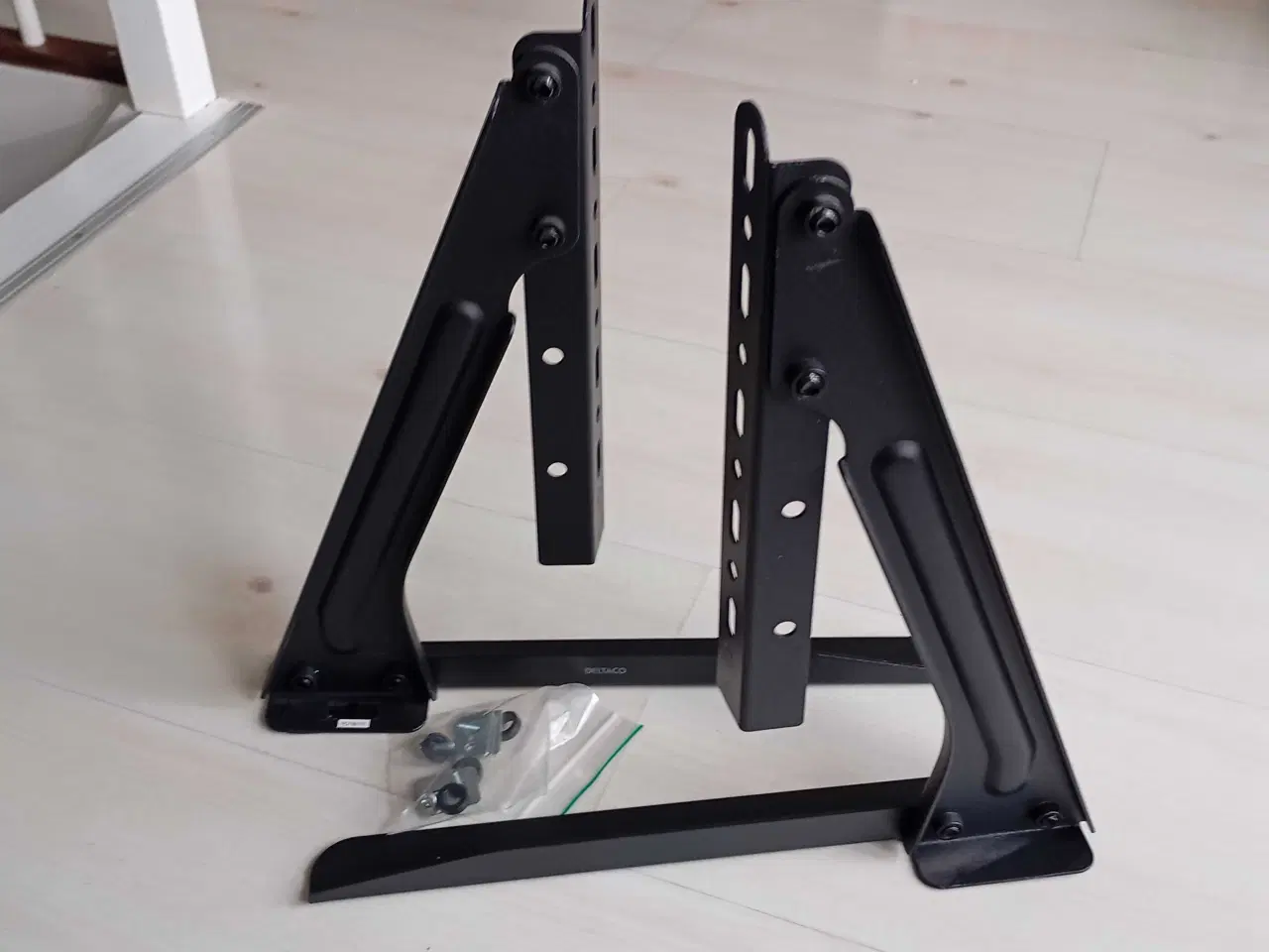 Billede 4 - Tv fødder. Tv-stander.