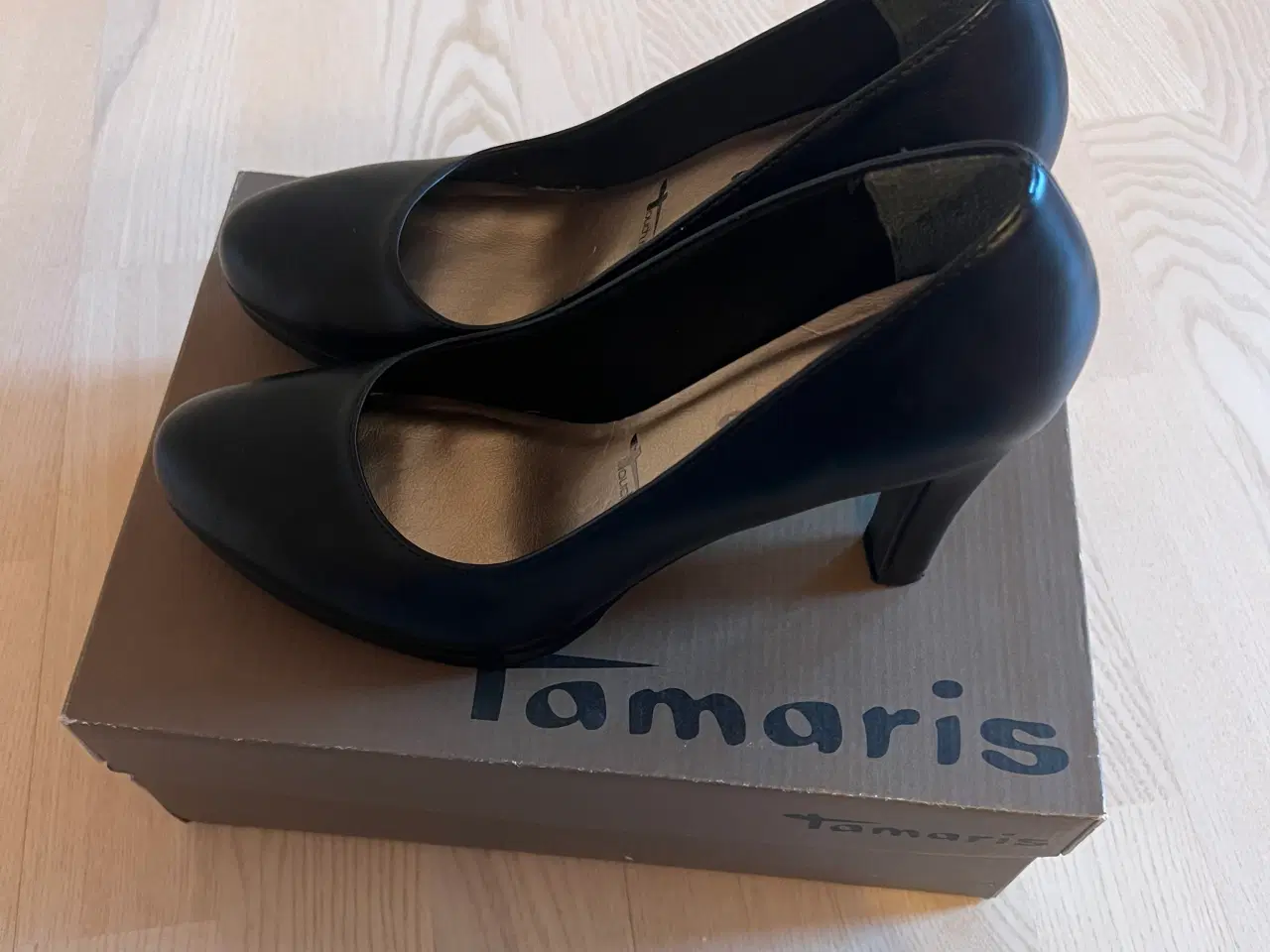 Billede 1 - Højhælede Tamaris str. 39