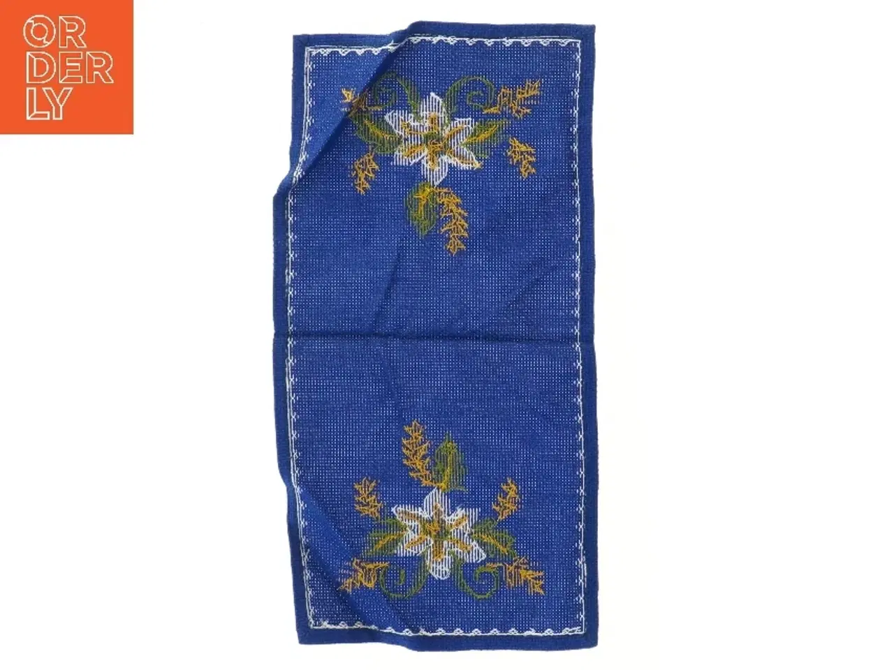 Billede 2 - Broderet blå juleløber med blomstermotiv (str. 41x21 cm)