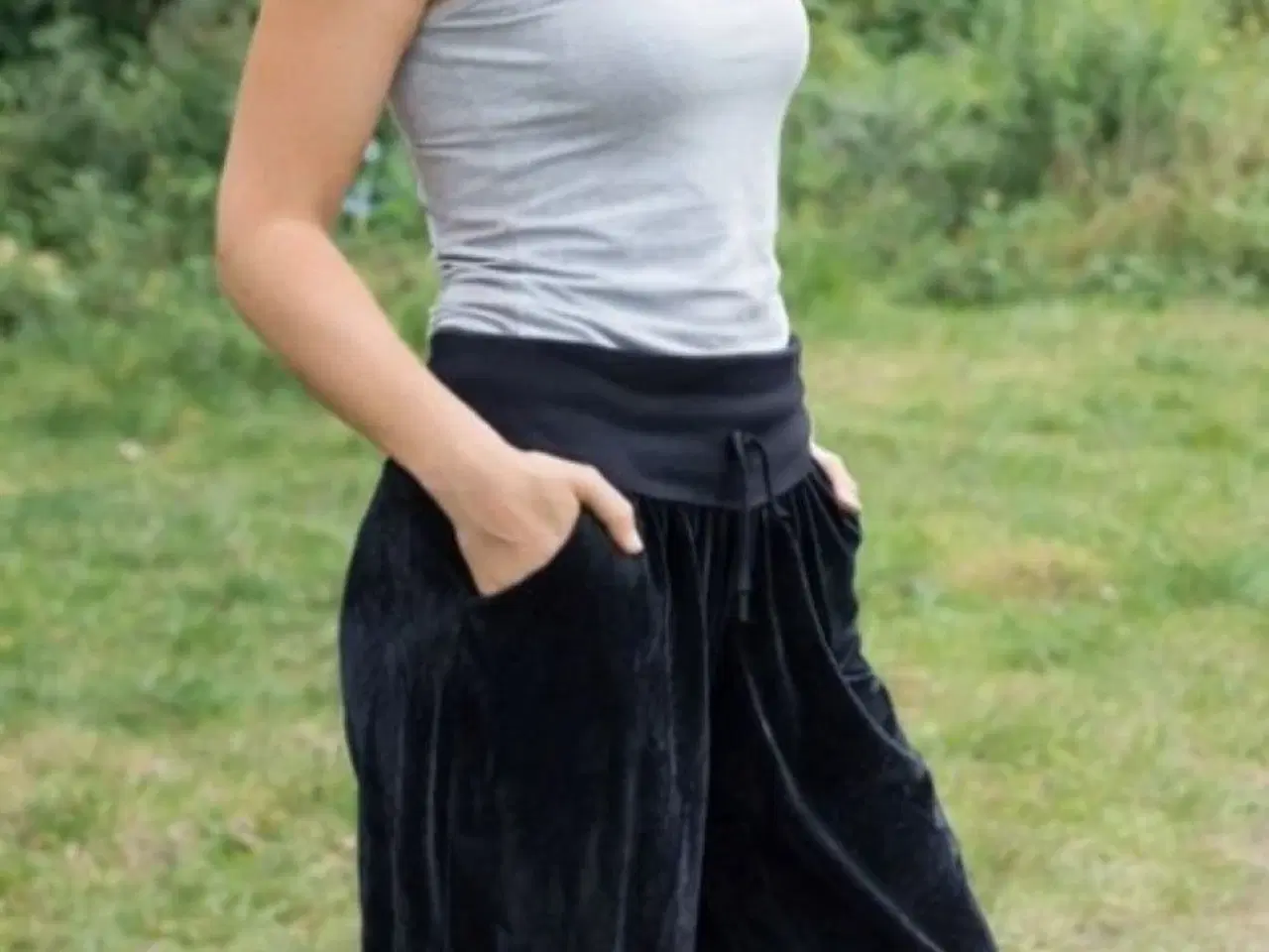 Billede 1 - Velour-bukser. Knickers. Helt nye.