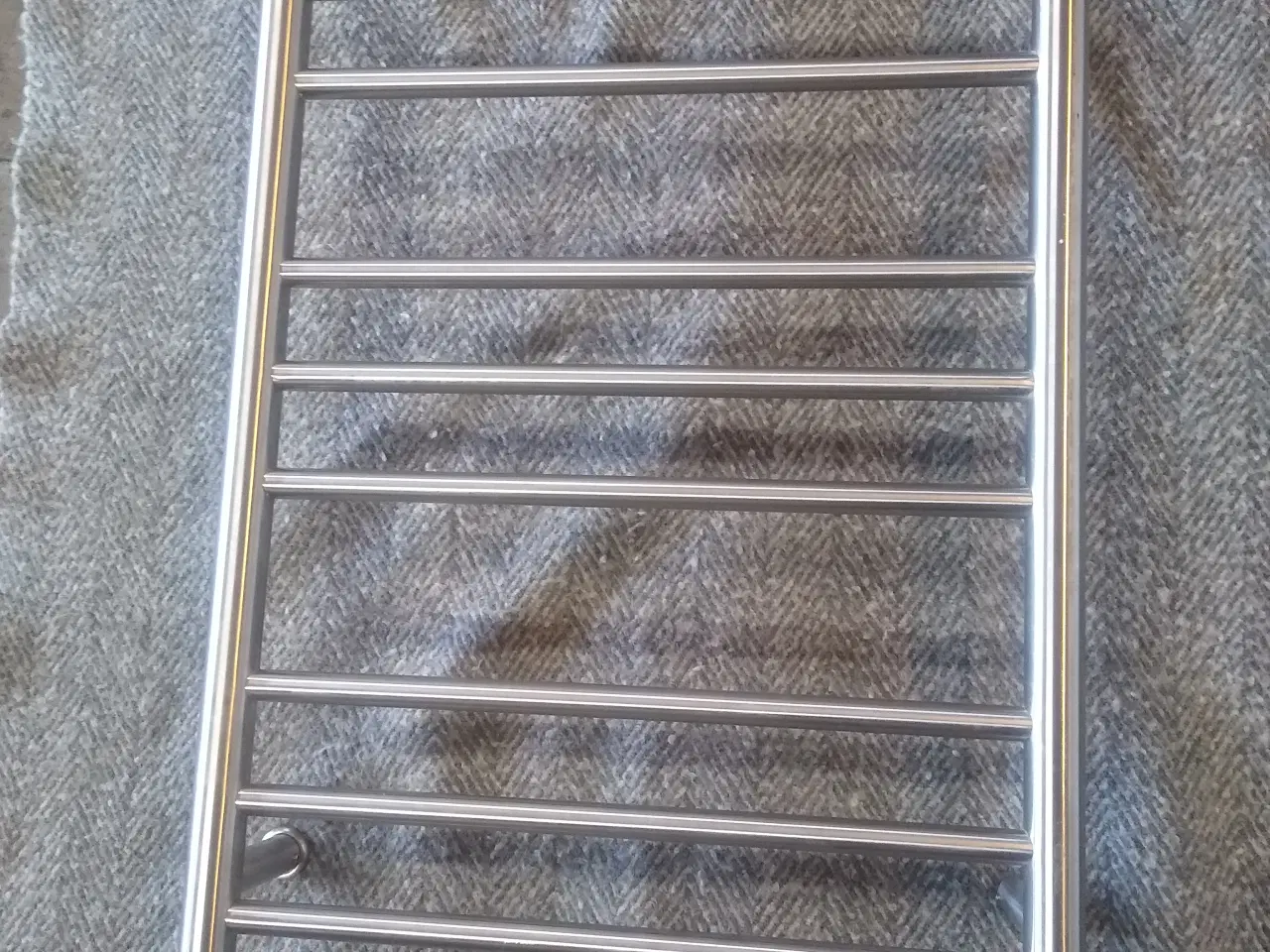 Billede 1 - Håndklædetørrer .Børstet stål.