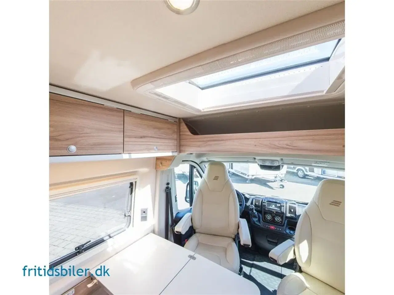 Billede 6 - 2024 - Hymer Campervan Yellowstone   Hymer Campervan Yellowstone Hymers flagskib indnefor Fritidsbiler masser af plads og med 2 enkeltsenge