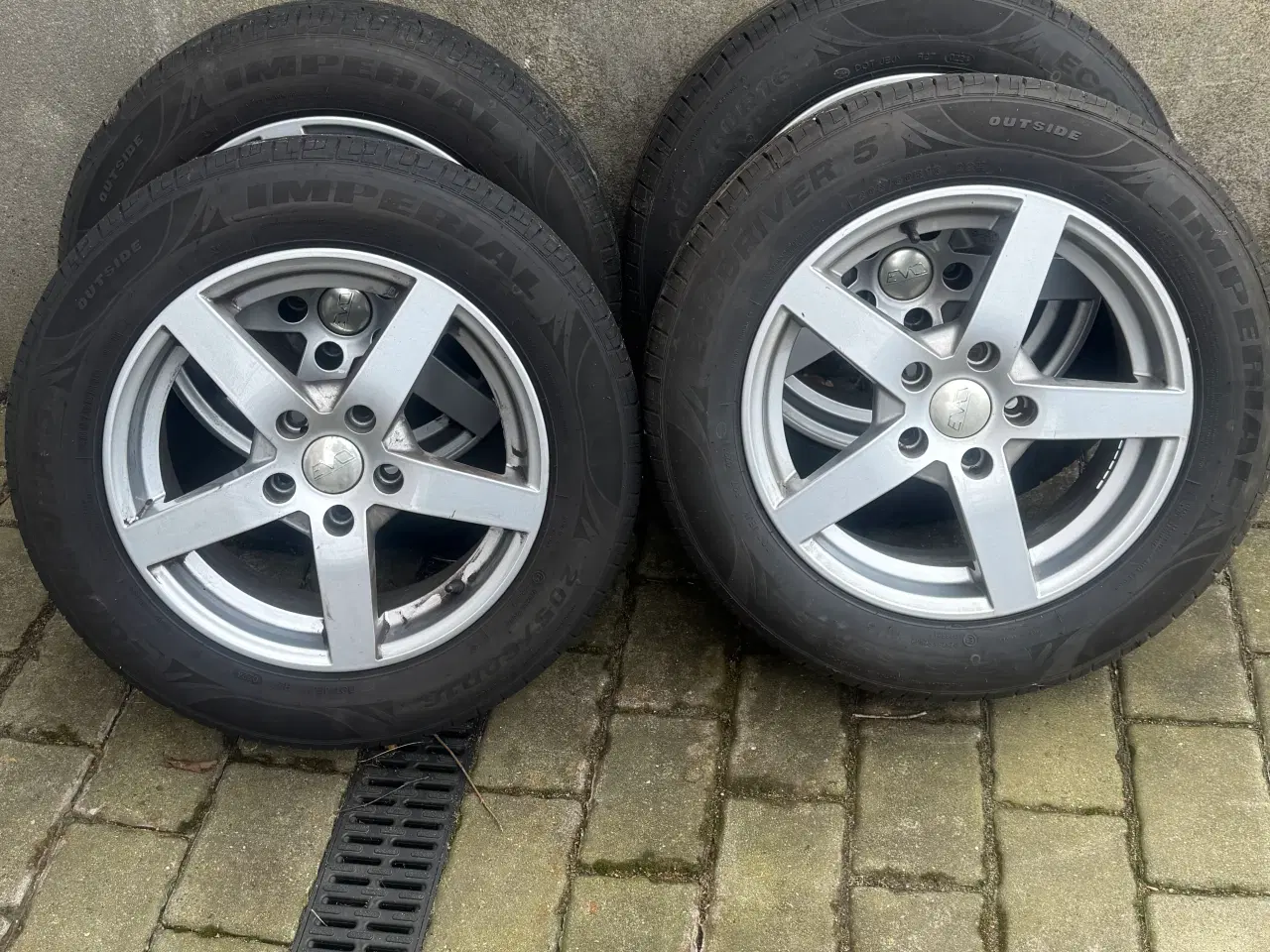 Billede 1 - Alufælge med gode sommerdæk