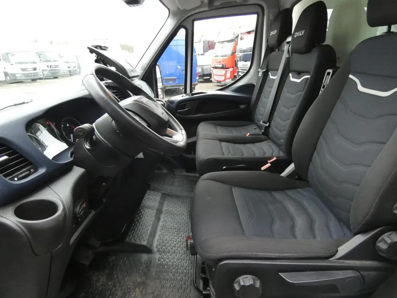Billede 10 - Iveco Daily 35S16 3750mm 2,3 D m/Alukasse med lift Hi-Matic 156HK Ladv./Chas. 8g Aut.